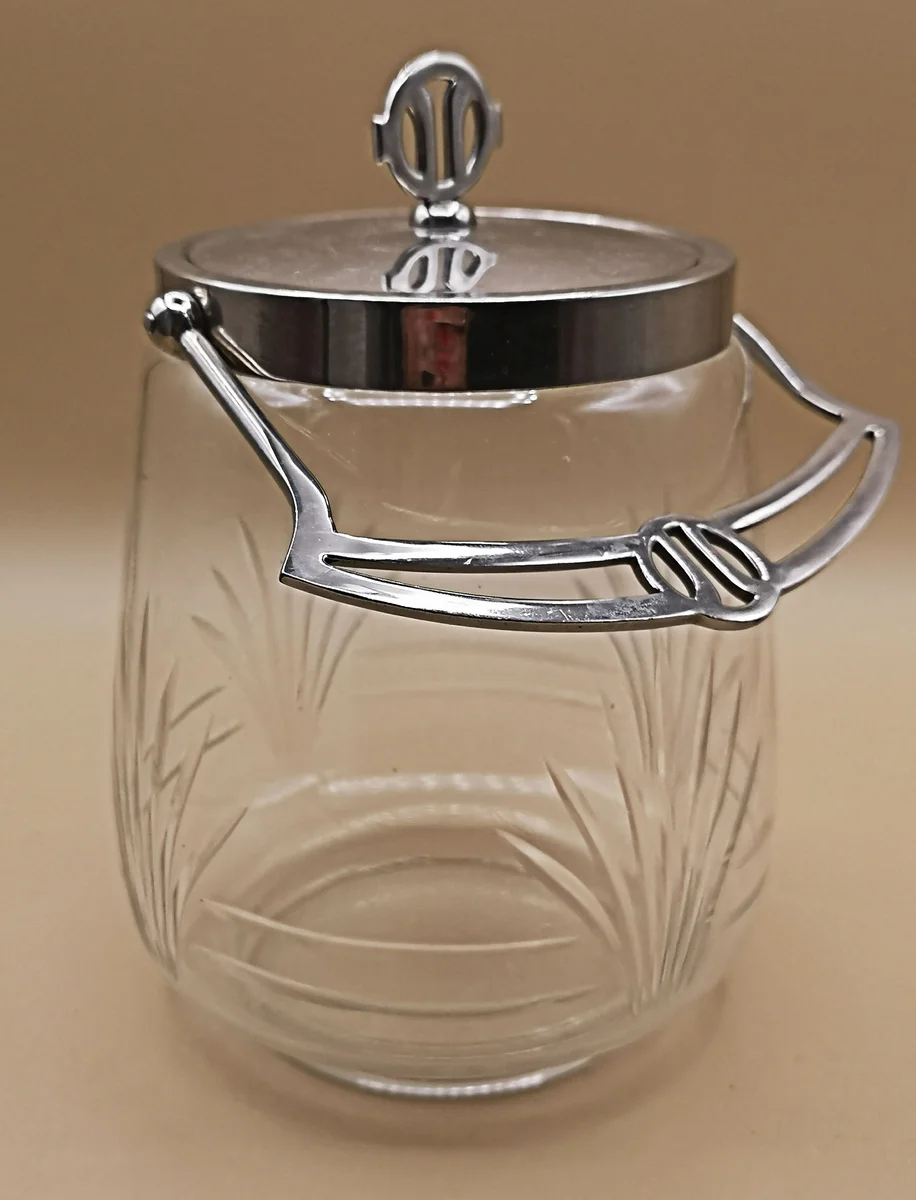 Antike Jugendstil Keksdose aus geschliffenem Kristallglas mit Metallmontur – um 1900