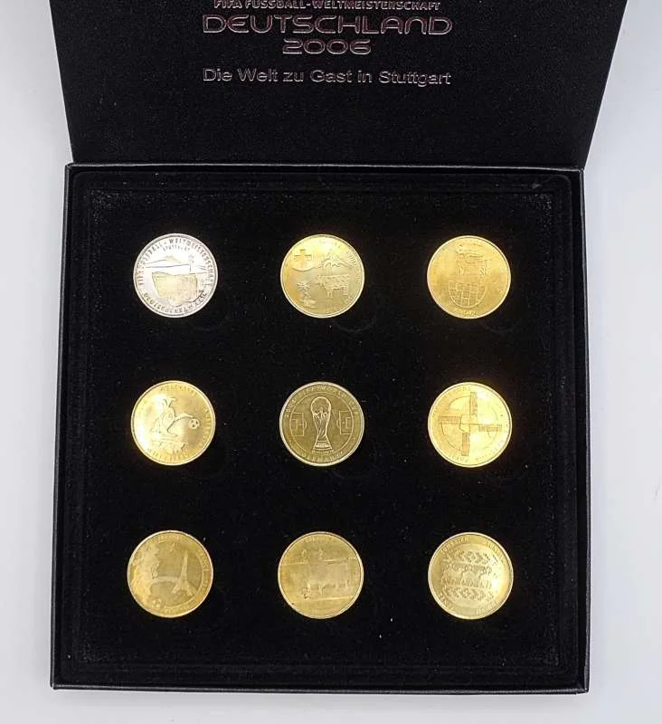 Offizielles FIFA WM 2006 Medaillen Set „Die Welt zu Gast in Stuttgart“ in Original Schatulle