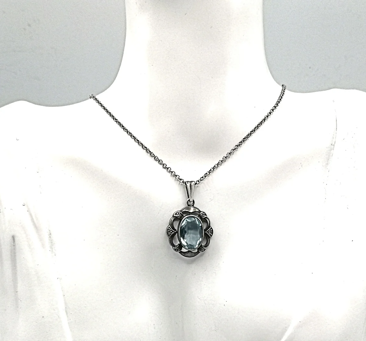 835 Silber Jugendstil Anhänger mit Blautopas – um 1925 an Silberkette