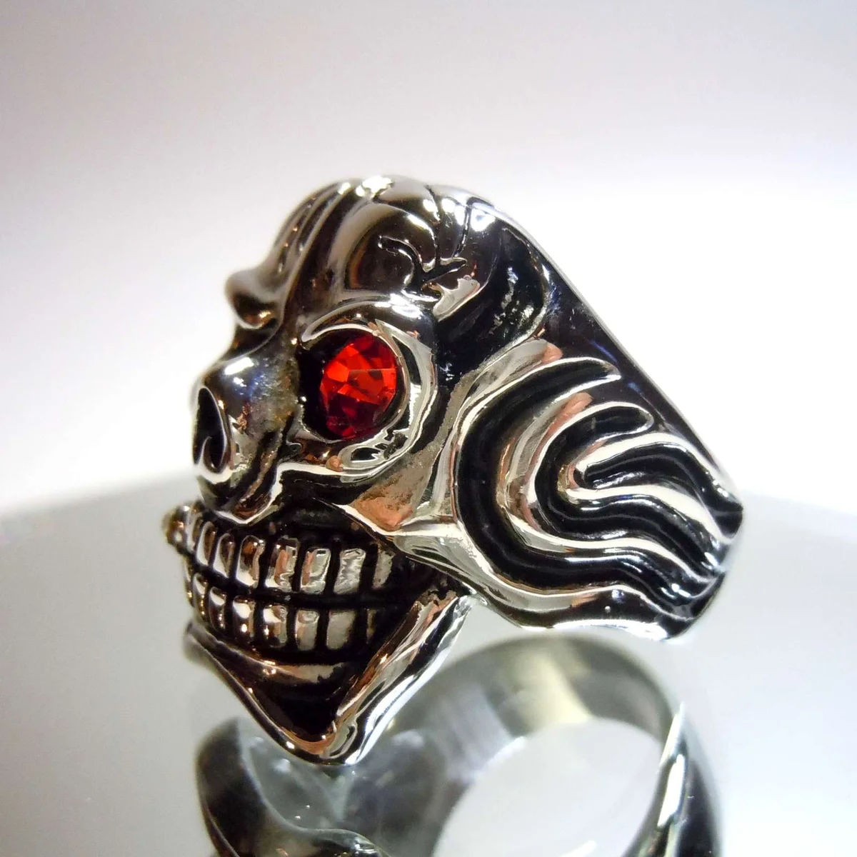Hammer of Steel - sehr schwerer Totenkop Deadhead Skull Ring Red  RG69
