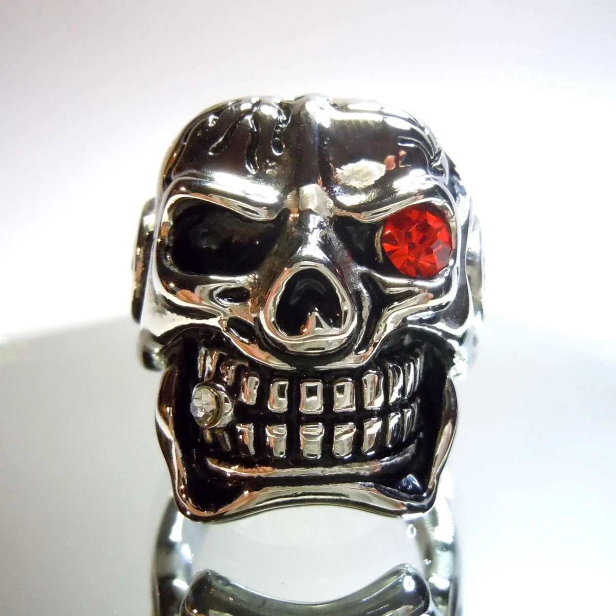 Hammer of Steel - sehr schwerer Totenkop Deadhead Skull Ring Red  RG71