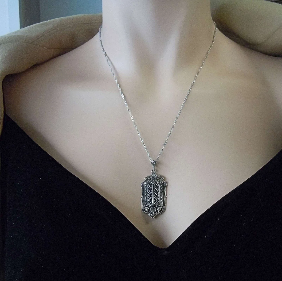 925 Silber Jugendstil Anhänger mit Onyx und Markasiten an Kette