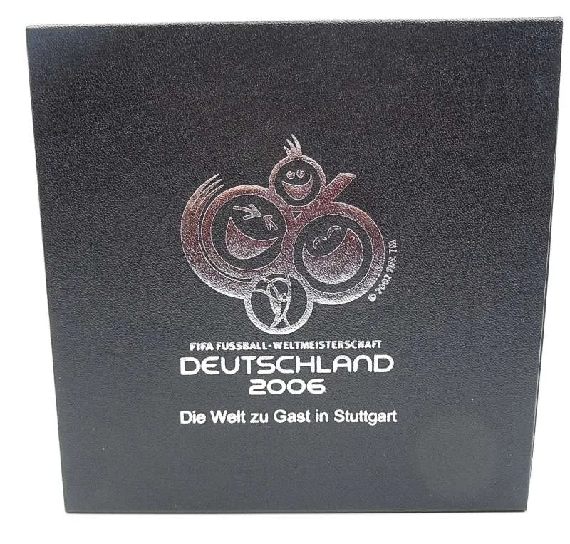 Offizielles FIFA WM 2006 Medaillen Set „Die Welt zu Gast in Stuttgart“ in Original Schatulle