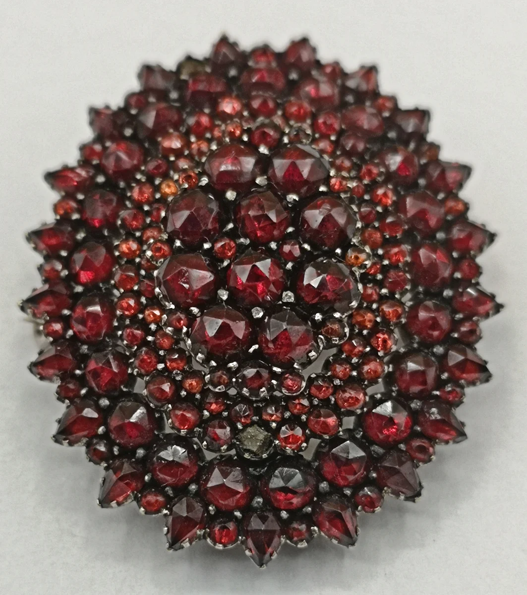Victorianische Böhmen Granat Brosche vergoldet  um 1880