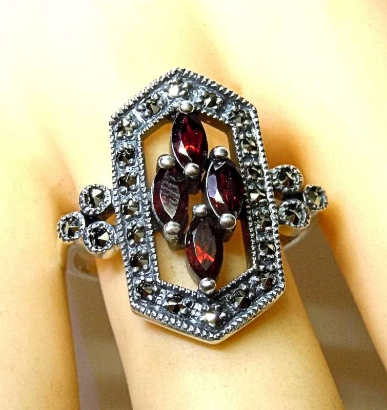 Silber ART DECO Ring mit Granatbesatz und Markasiten RG60