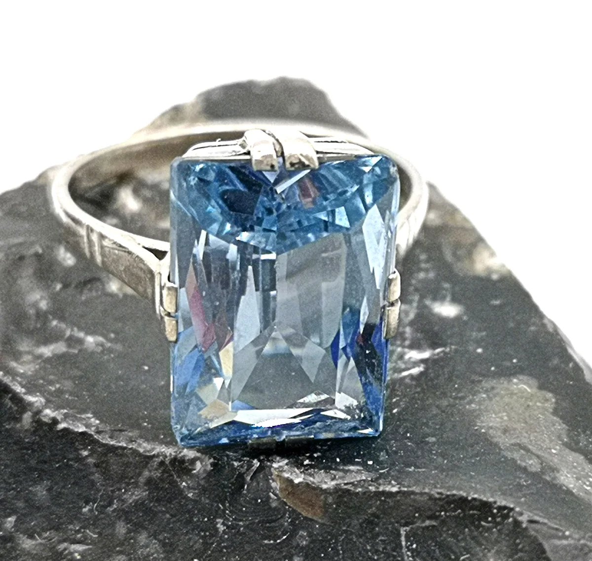 Art Déco Ring mit facettiertem Blautopas – Handgefertigter Silberring 935 aus Pforzheim