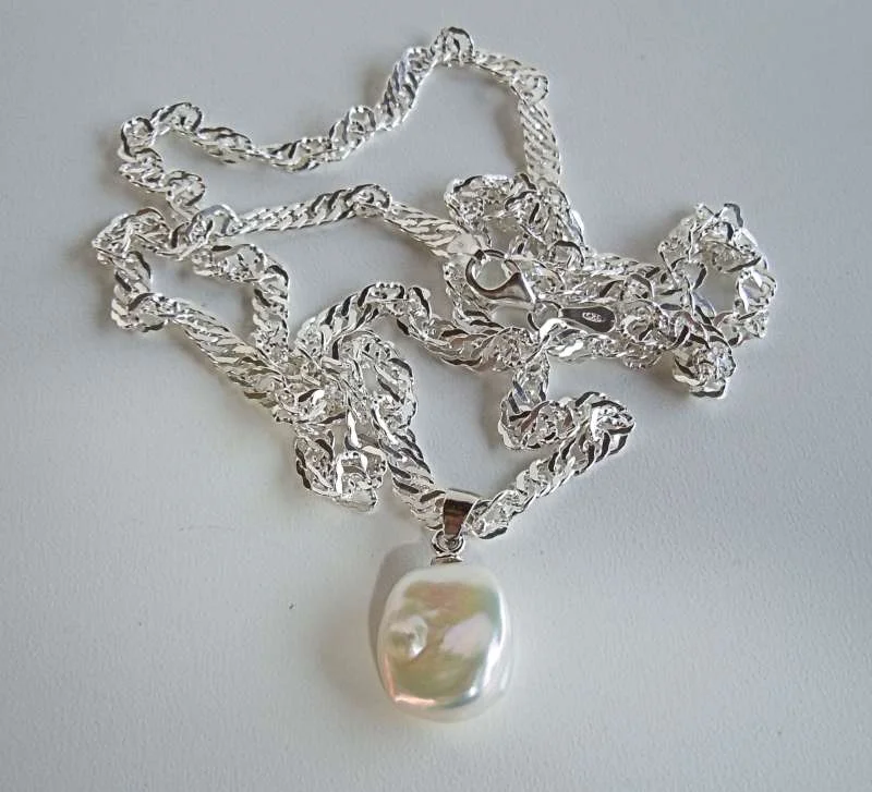 Keshi Perlenanhänger mit 925 Silber Singapur-Kette – Naturweiß AAAA, Handarbeit
