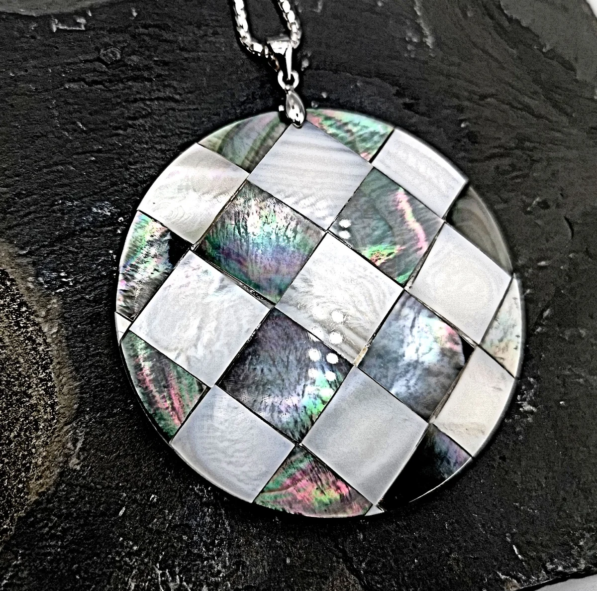 Perlmutt Amulett in Schachbrett Dekor inkl. 925 Silber Kette