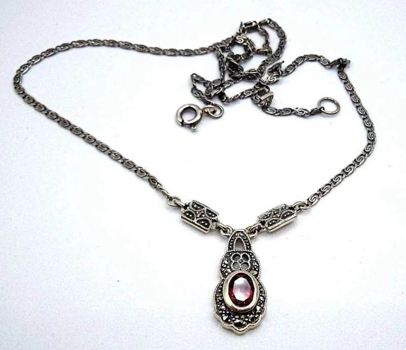 Zierliches Jugendstil Silber Collier mit Granat und Markasiten