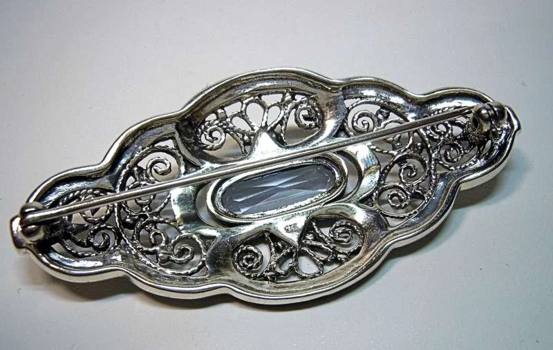Aufwendig ovale Silber Jugendstil Aquamarin Brosche mit handgefaßten Markasiten