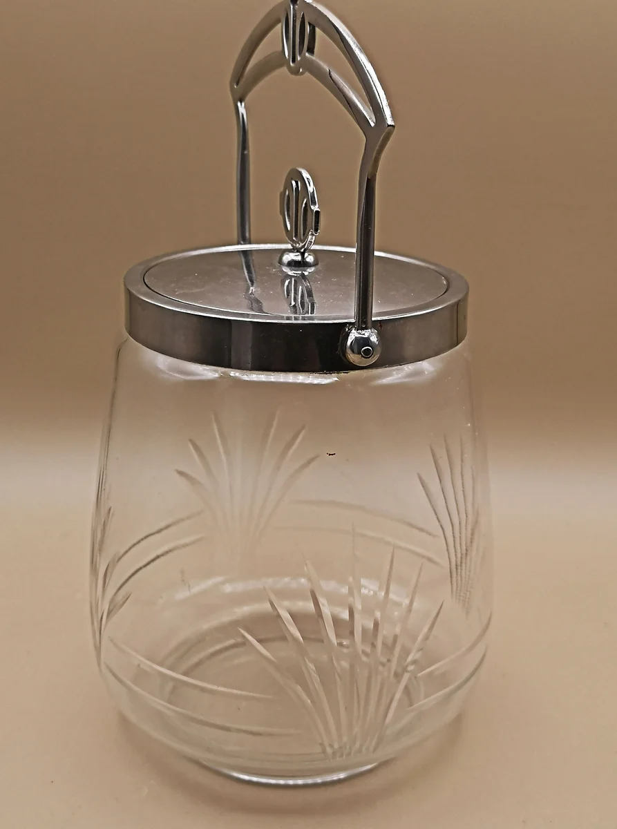 Antike Jugendstil Keksdose aus geschliffenem Kristallglas mit Metallmontur – um 1900