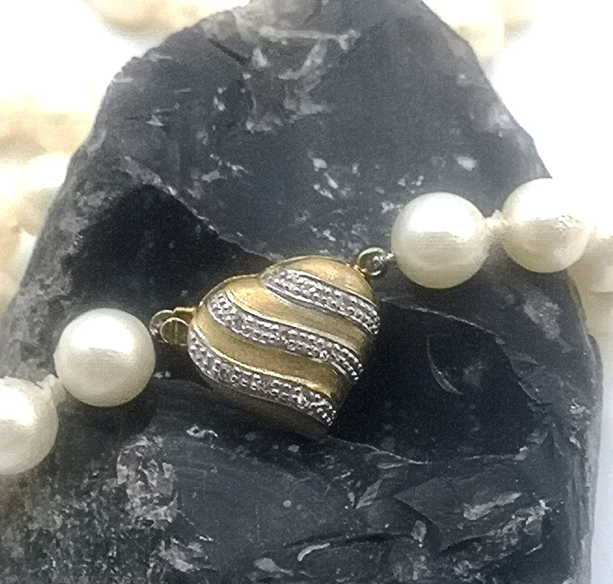 Akoya Perlencollier 7 mm mit Herz-Verschluss aus 585 Gelbgold & Diamanten – Zeitlos Elegant