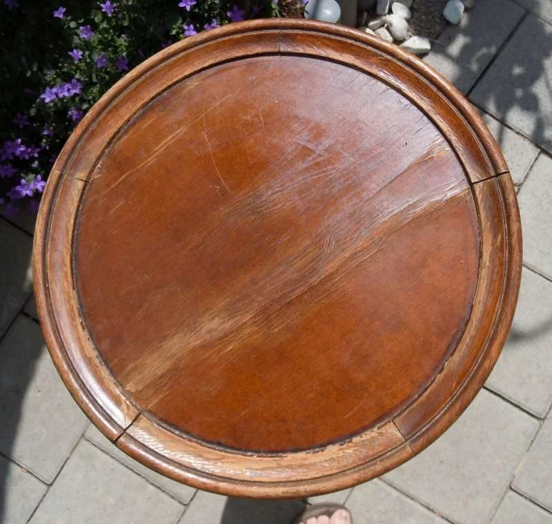 Antiker Blumenständer Blumensäule Podest Tischchen Flötenspieler Putte aus Holz
