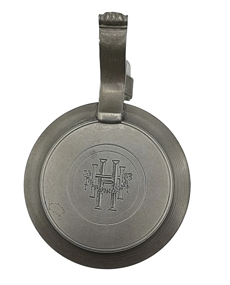 Jugendstil Glaskrug mit Zinndeckel  und Monogramm H.H.