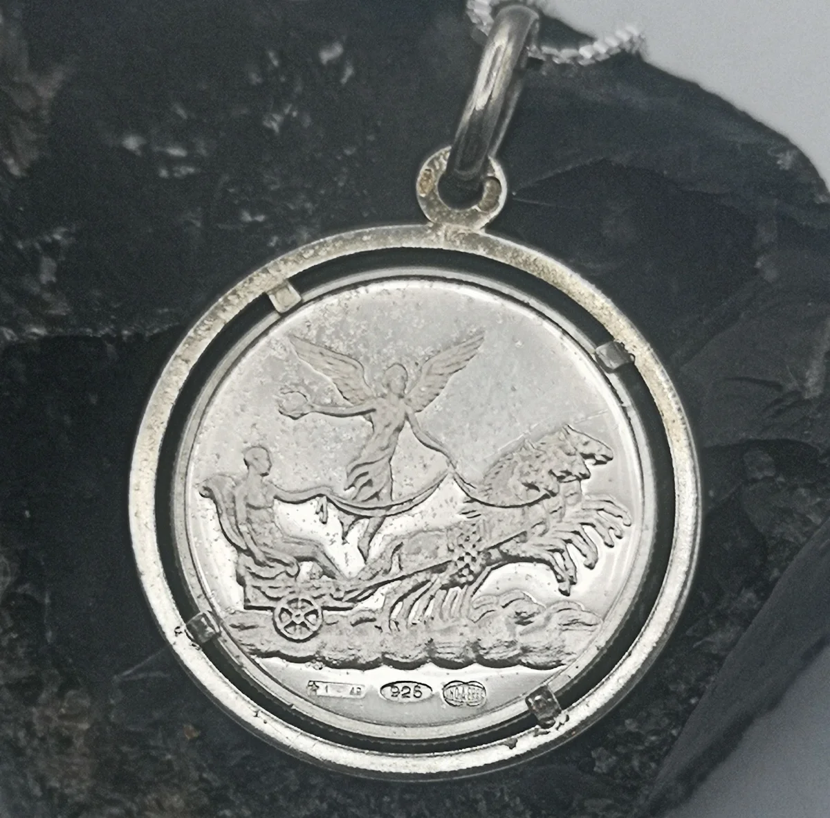 925 Silber Sternzeichen Waage Anhänger von Pietro Giampaoli mit Quadriga