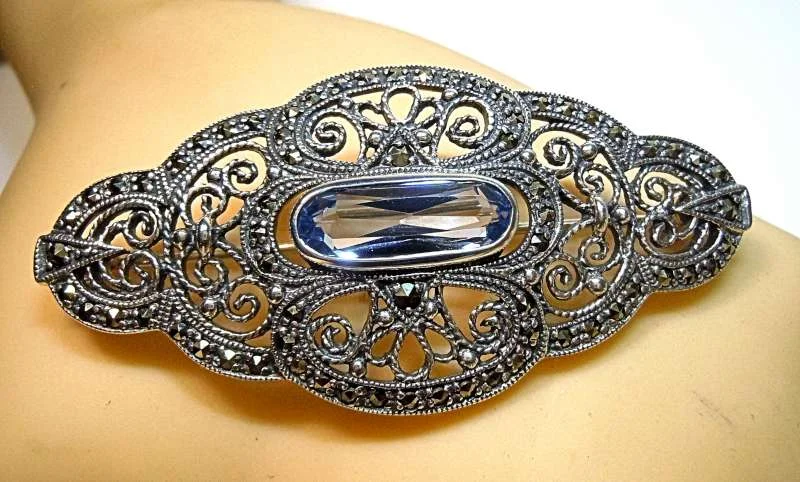 Aufwendig ovale Silber Jugendstil Aquamarin Brosche mit handgefaßten Markasiten