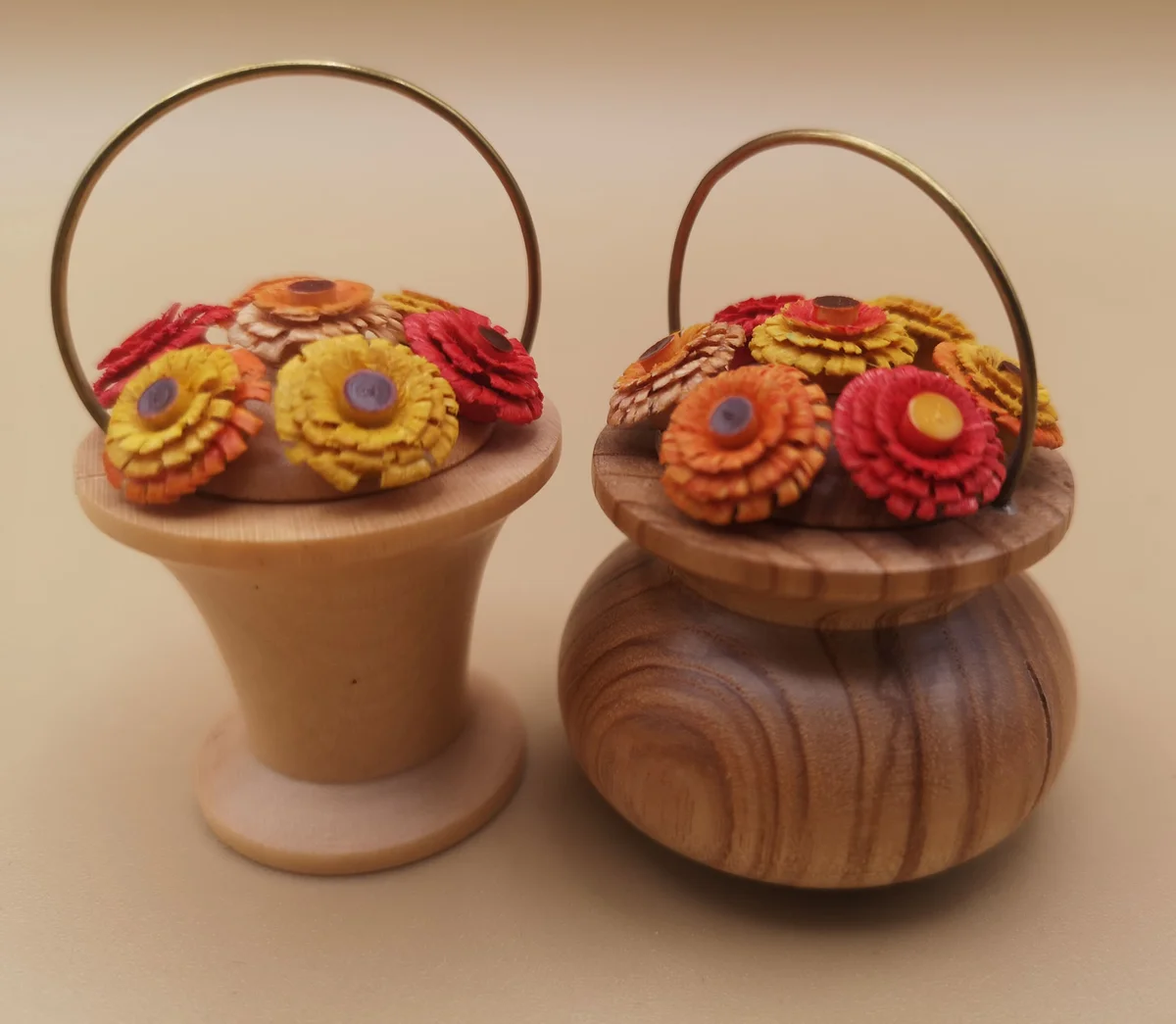 6 handgefertigten Blumenkörben / Tischkartenhalter aus dem Erzgebirge