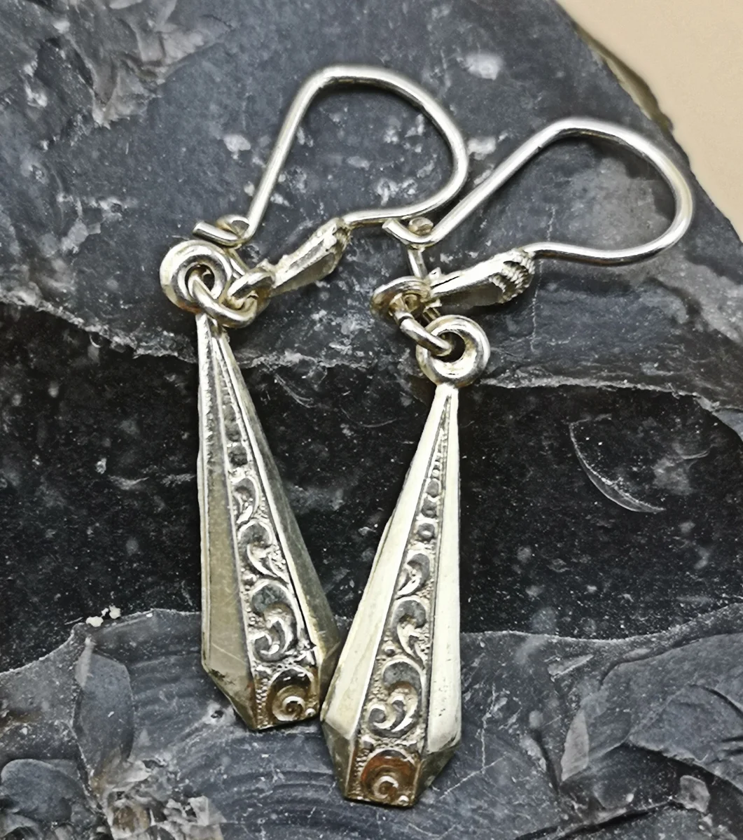 835 Silber (vergoldet) Jugendstil Ohrringe Ohrhänger mit Arkanthusranken Dekor