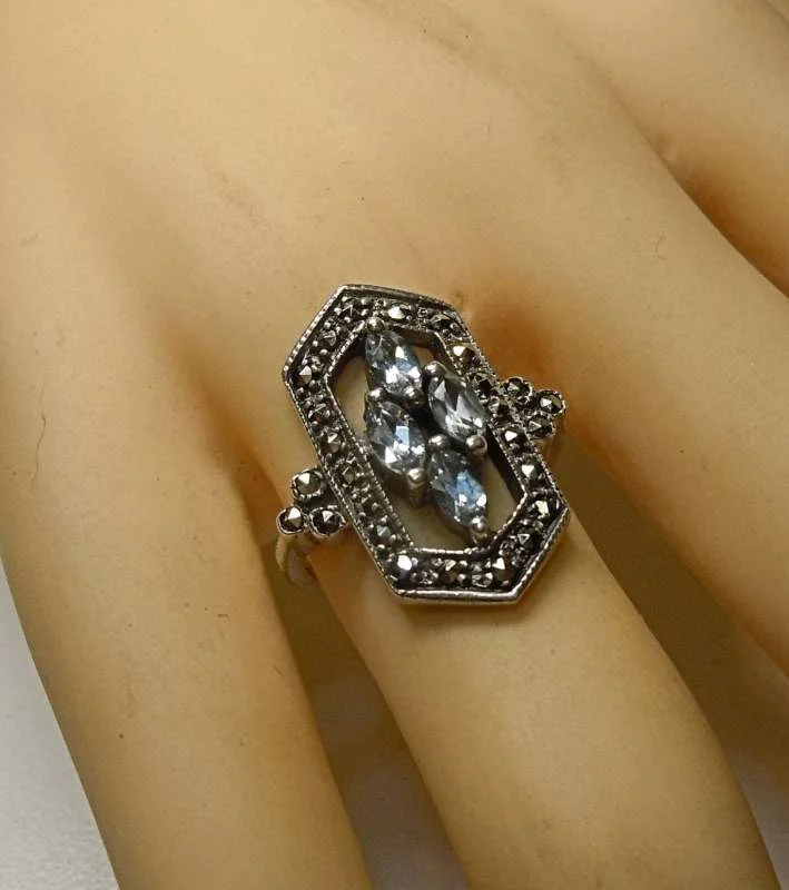 Silber ART DECO Ring mit Aquamarinen und Markasiten RG56