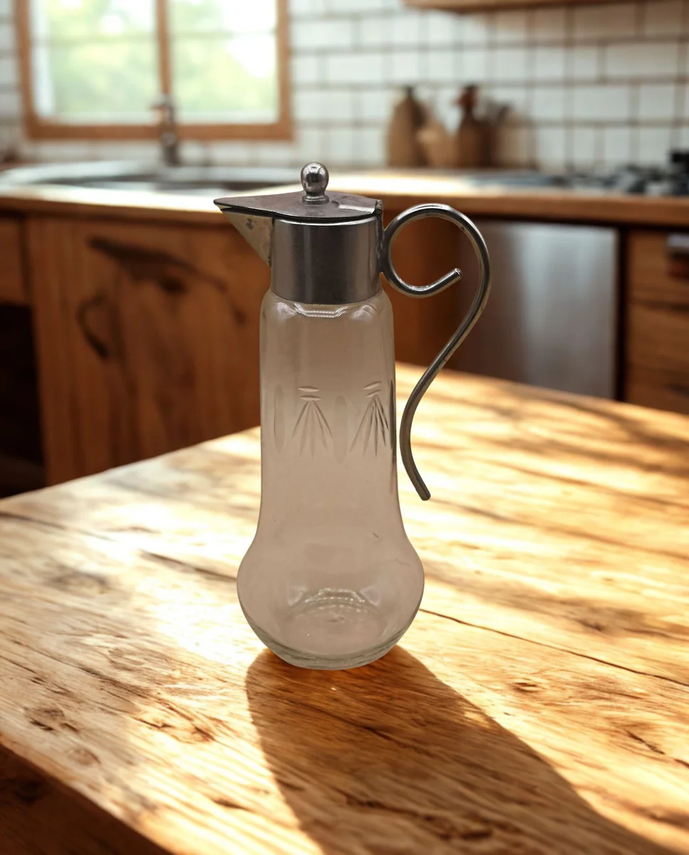 Antike Glaskaraffe Jugendstil um 1900–1920 – Glas mit vernickelter Montierung, 20 cm