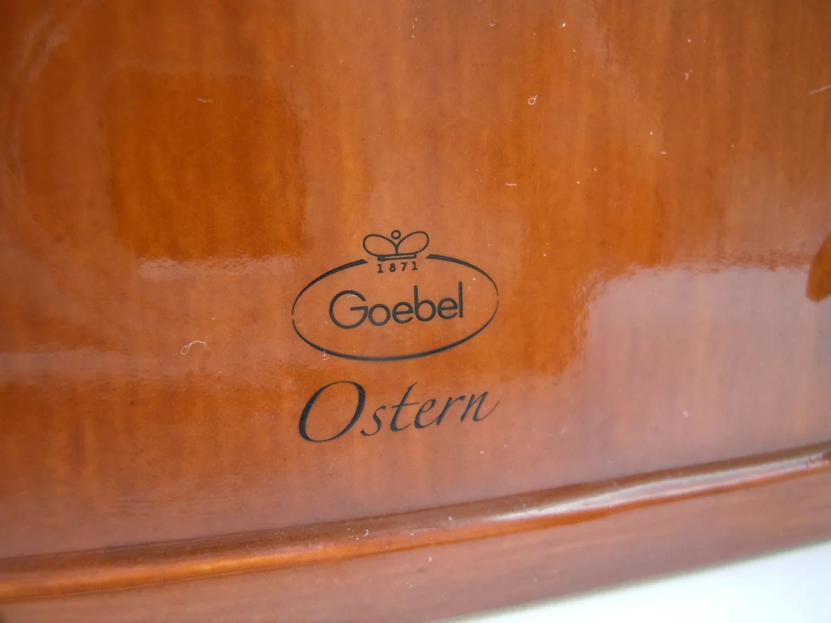 🐰 Goebel Hasenkapelle – Hase am Klavier Spieluhr 13 cm Keramik