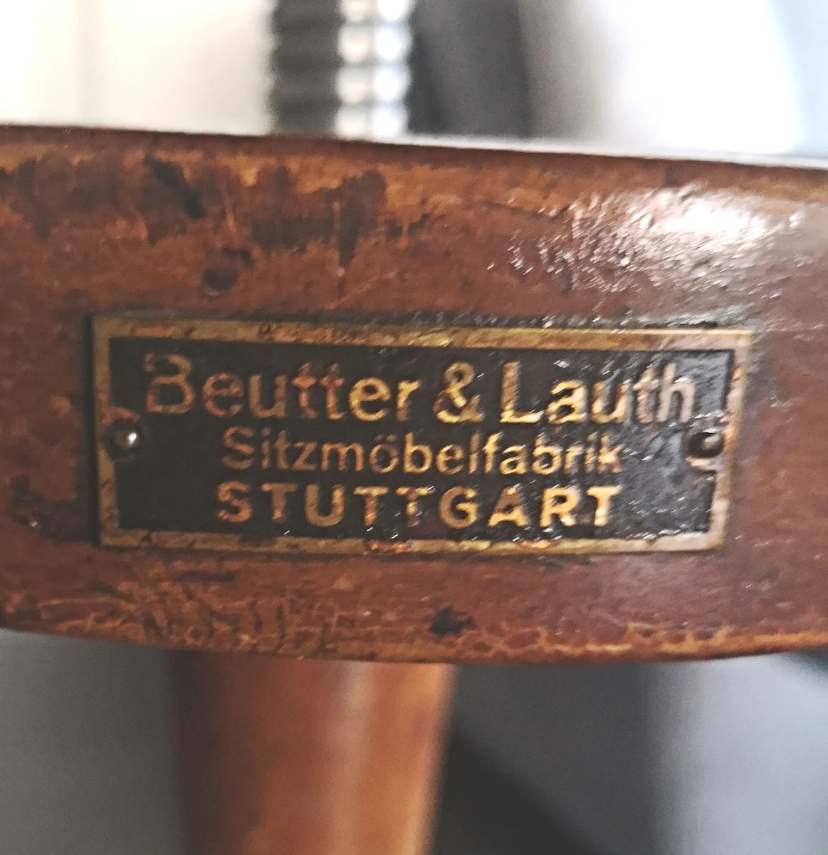 Antiker Kinderfriseurstuhl Beutter & Lauth Stuttgart – Massivholz Drehhocker um 1910