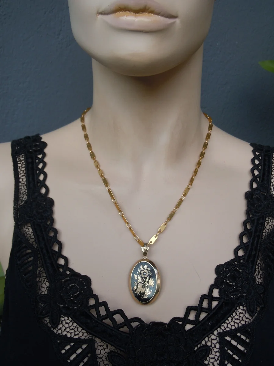 Biedermeier Blütenanhänger & Brosche aus Silber – Schwarze Emaille mit Saatperlen