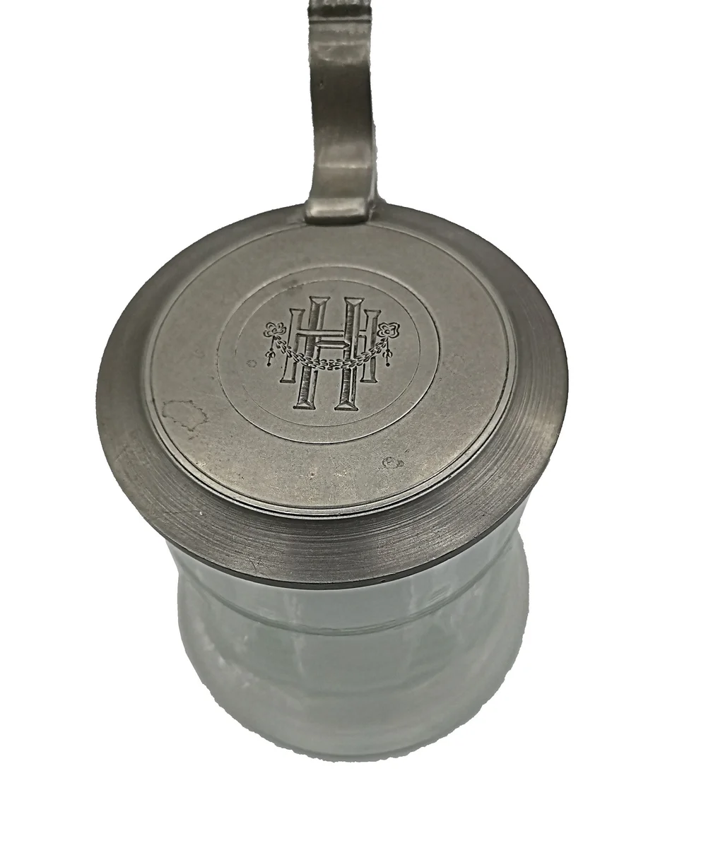 Jugendstil Glaskrug mit Zinndeckel  und Monogramm H.H.