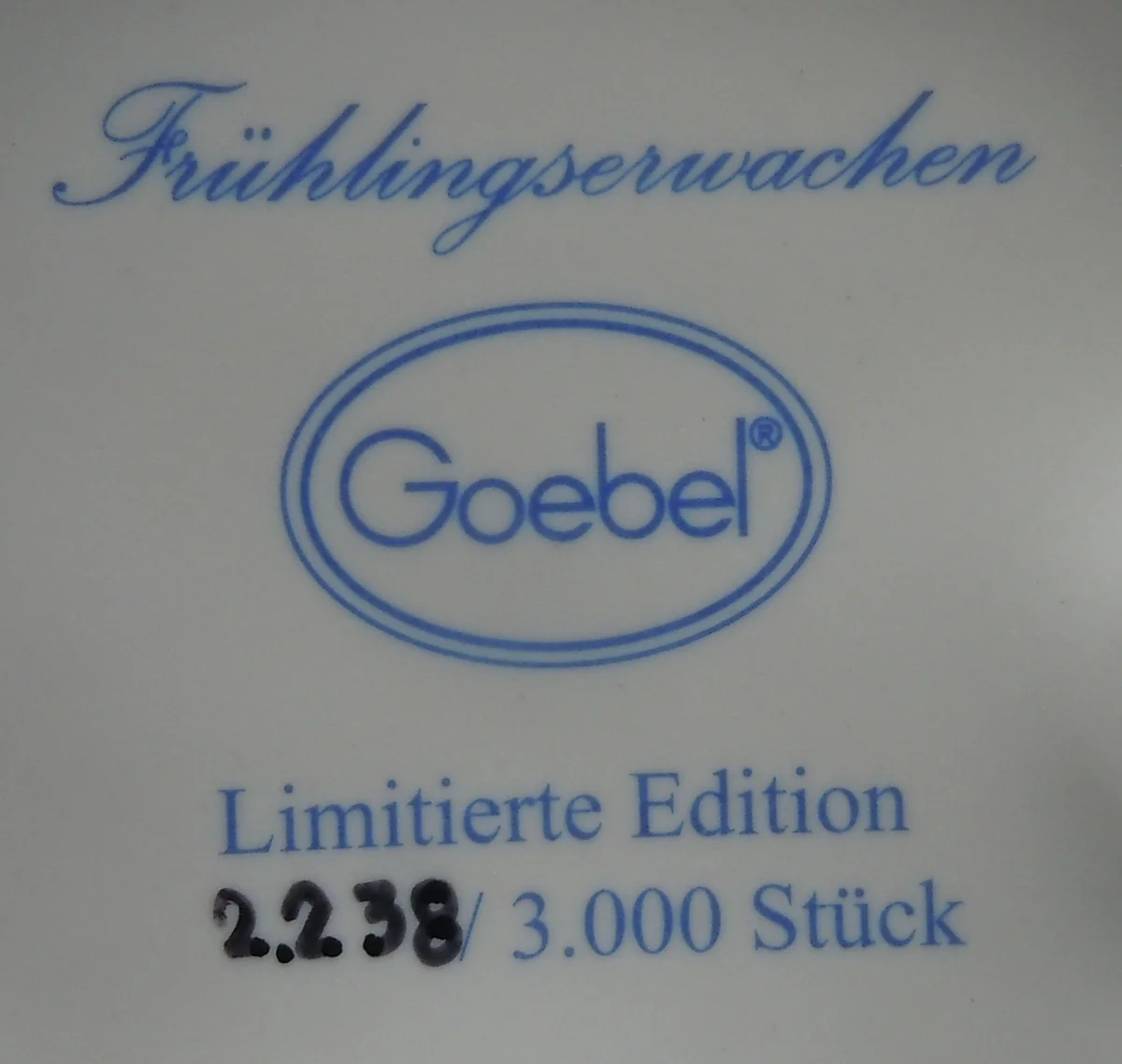 Goebel Hase Kerzenleuchter 10 cm – Limitierte Edition 2238/3000 – Osterdekoration aus Keramik