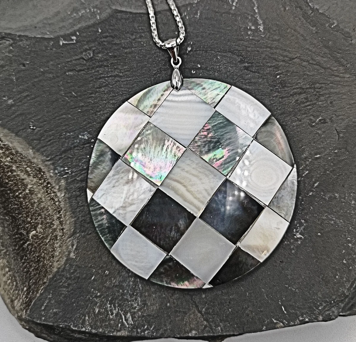 Perlmutt Amulett in Schachbrett Dekor inkl. 925 Silber Kette