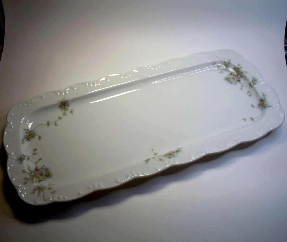 Rosenthal - Monbijou Grüne Ranke - Köngskuchenplatte - L 35,5 cm