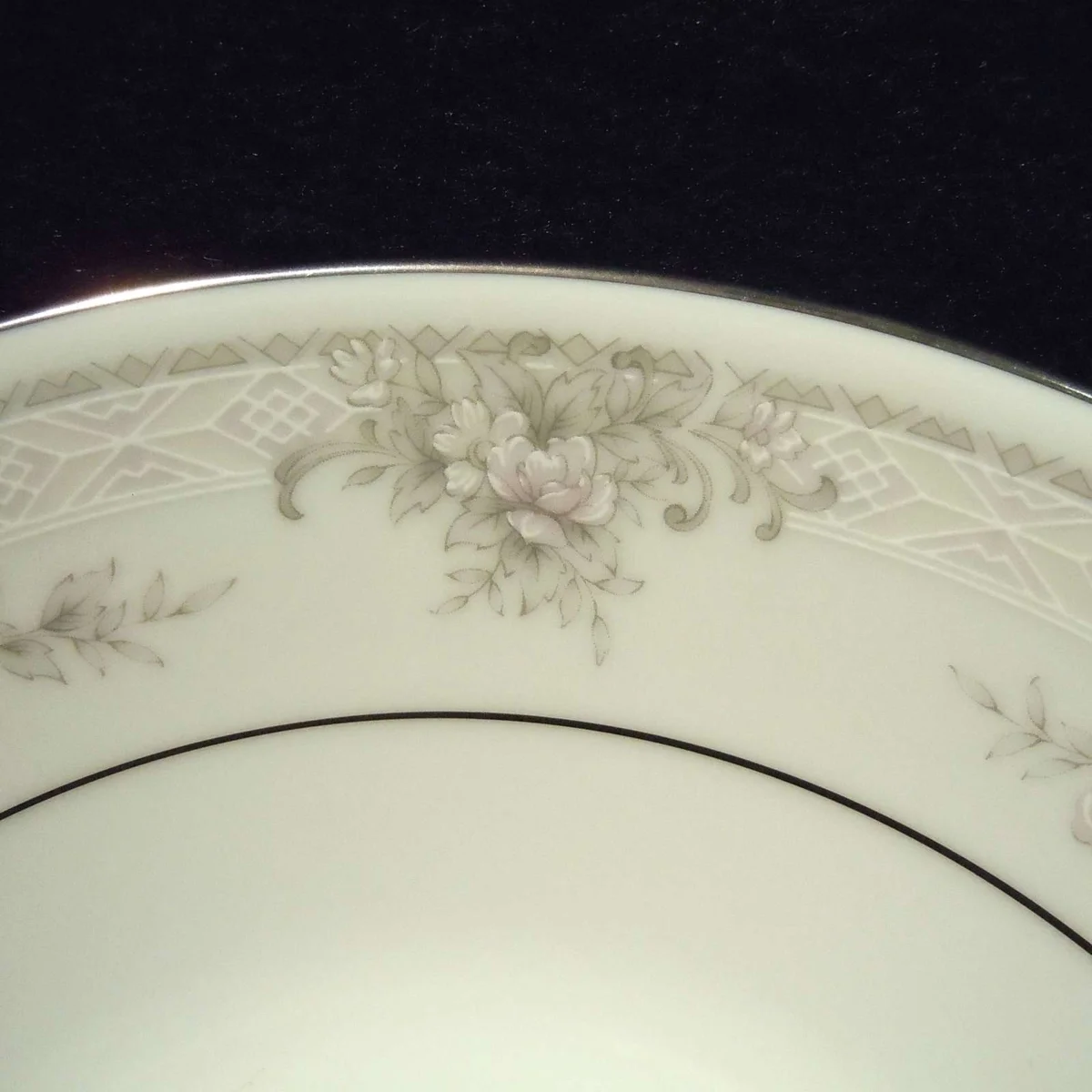 Legendary by Noritake No.3482 Sweet Leilani - 6 Suppen Teller