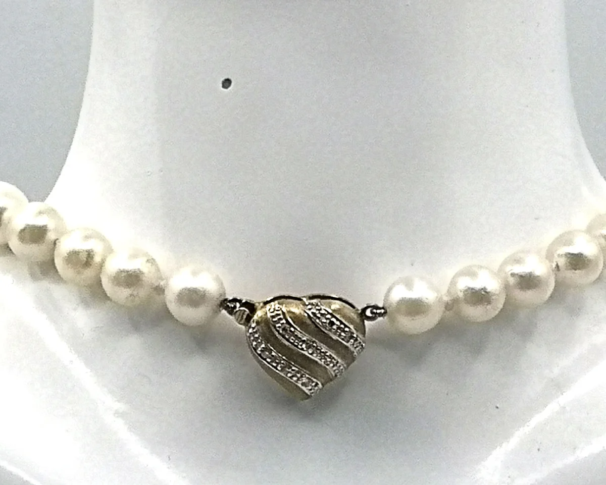 Akoya Perlencollier 7 mm mit Herz-Verschluss aus 585 Gelbgold & Diamanten – Zeitlos Elegant