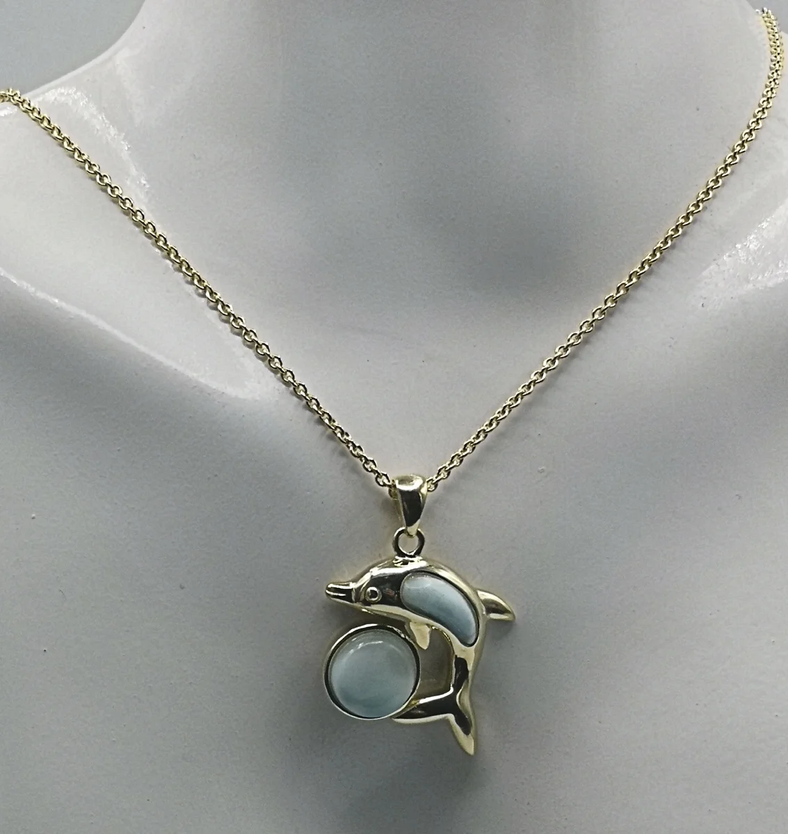 Karibischer Larimar Delphin mit Ball Anhänger an Ankerkette 925 Silber vg.
